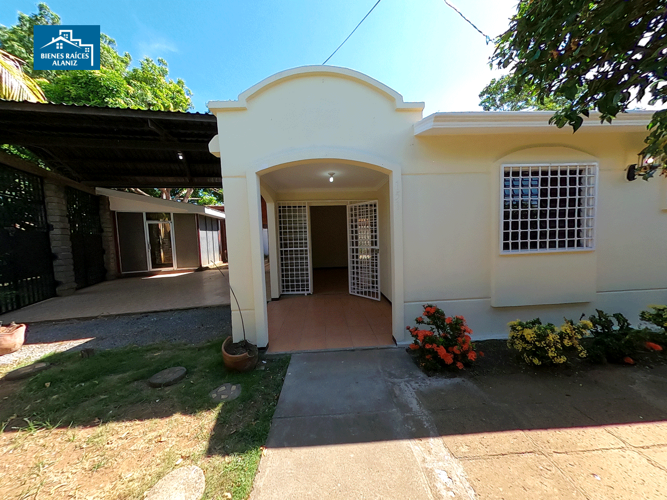 Se Vende Hermosa Casa en Bosques de Capistrano, Managua, Nic.