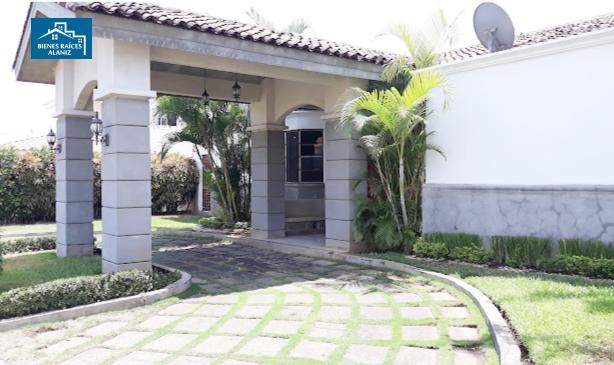 En venta Linda casa en Residencial Las Colinas excelente para inversión !!